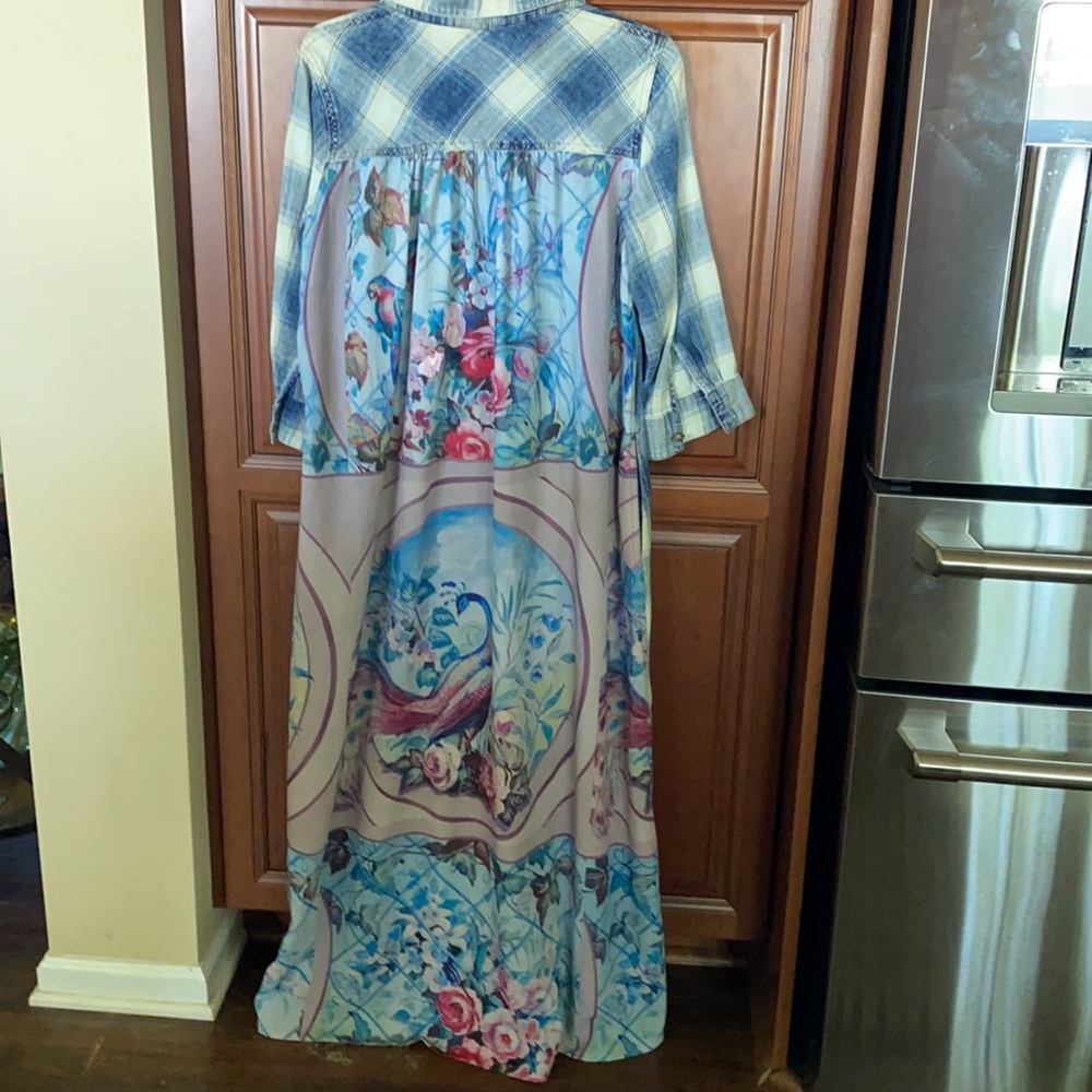 STUNNING Like New Aratta Duster